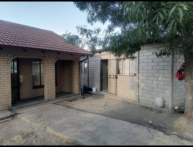3 BEDROOM HOUSE FOR SALE IN MERITING